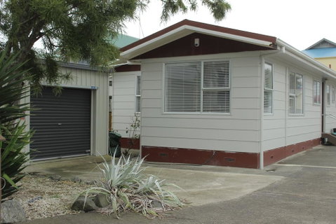 Beach House - Raglan CBD - Accommodation New Zealand 1