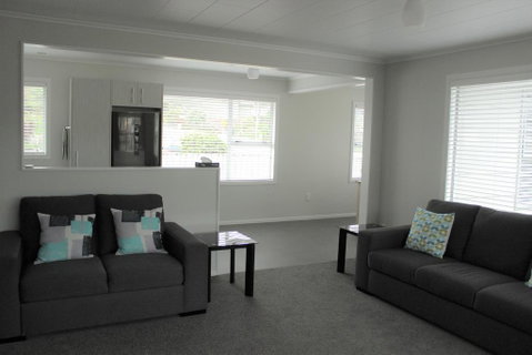 Beach House - Raglan CBD - Accommodation New Zealand 2