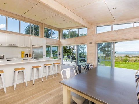 Beachfront Escape - Snells Beach Holiday Home - Accommodation New Zealand 2