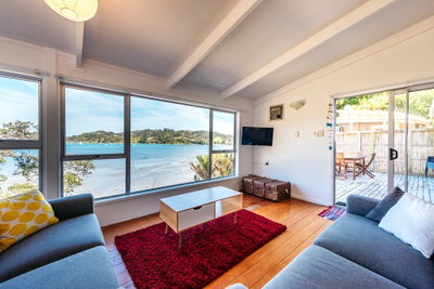Beachfront Seclusion - Oneroa Holiday Home