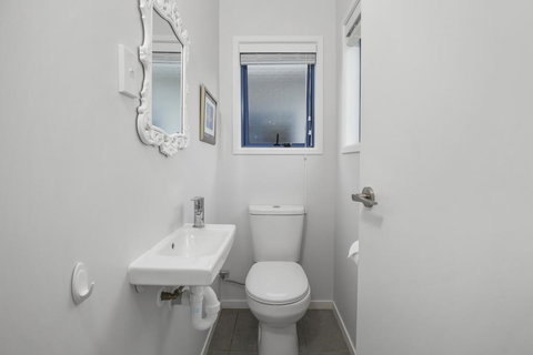 Best Of Both Worlds - Omaha Holiday Home - Accommodation New Zealand 2