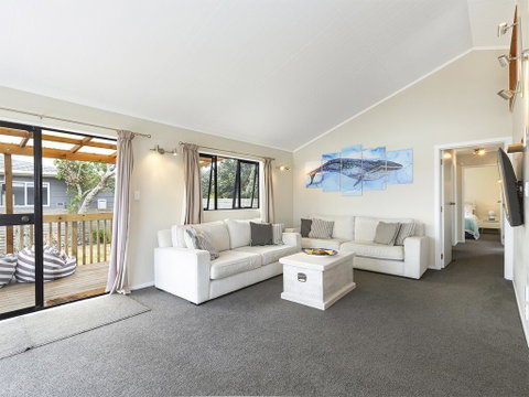 Birdsong - Omaha Holiday Home - Accommodation New Zealand 2