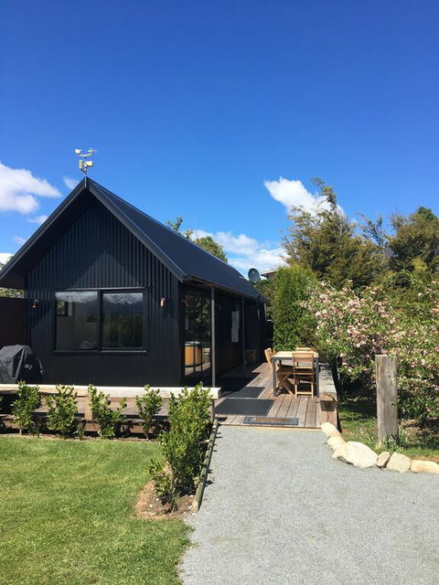 Black Beech House With Stunning Outdoor Bath - Accommodation New Zealand 1