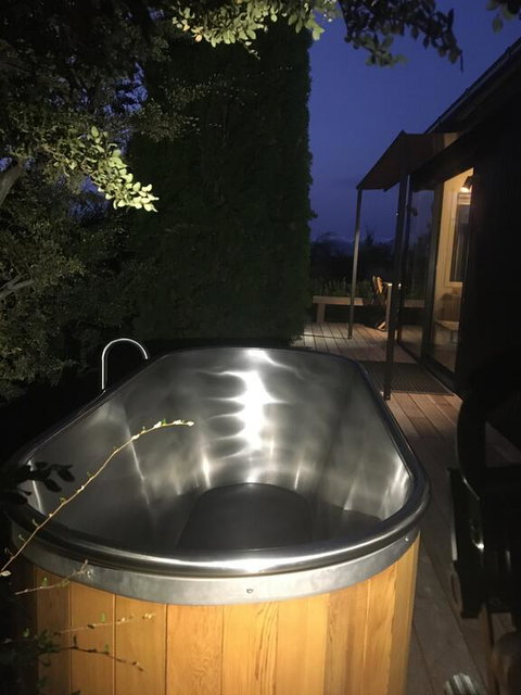 Black Beech House With Stunning Outdoor Bath - Accommodation New Zealand 3