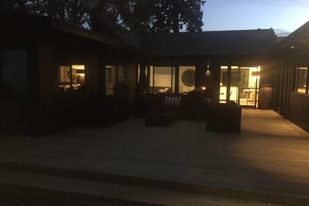 Black Luxury Lodge - Accommodation New Zealand 2