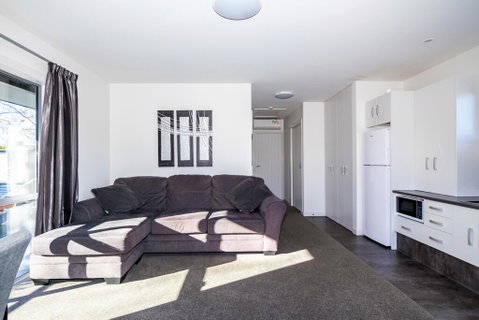 Black On Grey - Accommodation New Zealand 1