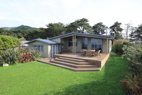 BOB - Bach On The Beach - Accommodation New Zealand 1