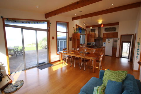 BOB - Bach On The Beach - Accommodation New Zealand 2