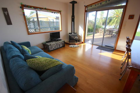 BOB - Bach On The Beach - Accommodation New Zealand 3
