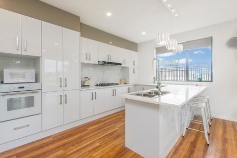 Brand New 5BR Villa Near ShoppingMall - Accommodation New Zealand 1