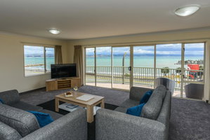 Breakwater Apartment Five - Napier Holiday Home