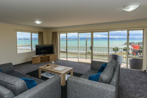 Breakwater Apartment Five - Napier Holiday Home - Accommodation New Zealand 0