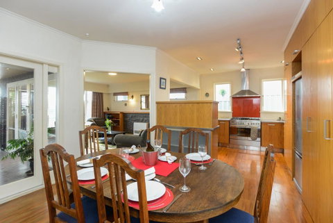 Breakwater Cottage - Napier Holiday Home - Accommodation New Zealand 3