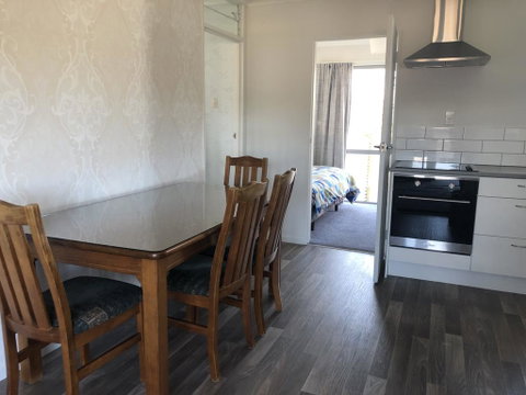 Bright & Sunny On Braemar - Accommodation New Zealand 2
