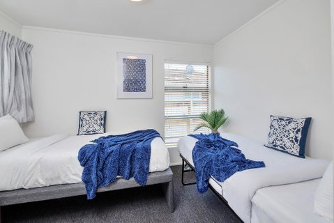 Bright 3BR Near St Lukes Mall - 3 Carparks - Accommodation New Zealand 1