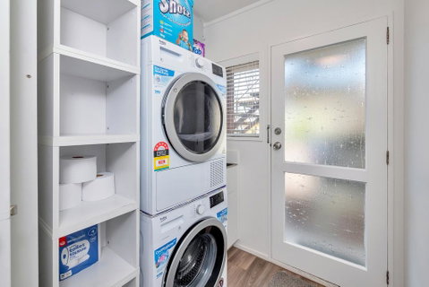 Bright 3BR Near St Lukes Mall - 3 Carparks - Accommodation New Zealand 3