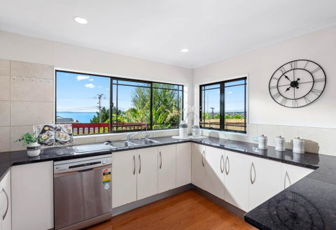 Browns Bay Sea View Home - Accommodation New Zealand 2