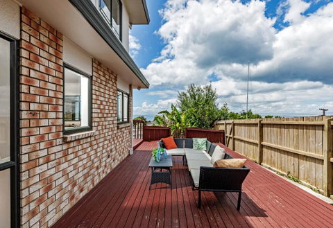 Browns Bay Sea View Home - Accommodation New Zealand 3