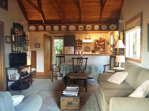Bumblebee Cottage - Accommodation New Zealand 3