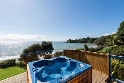 By The Bay Beachfront Apartments - Accommodation New Zealand 1