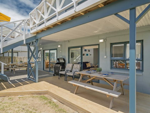 Captains Bach @ Cooks - Downstairs Holiday Unit - Accommodation New Zealand 0