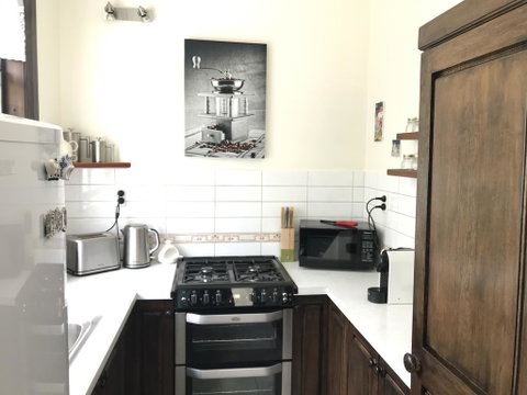 Casa Felina Apartment - Accommodation New Zealand 0