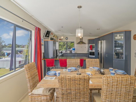 Centreway Sand Castle - Pauanui Holiday Home - Accommodation New Zealand 2