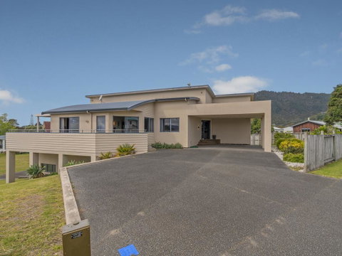 Centreway Sand Castle - Pauanui Holiday Home - Accommodation New Zealand 0