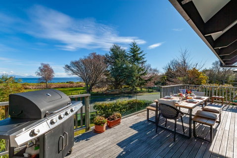Chalet Mahuta - Five Mile Bay Holiday Home - Accommodation New Zealand 2