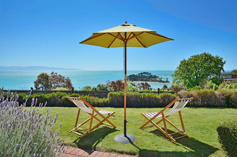 Cliff-top Holiday Home - Accommodation New Zealand 0