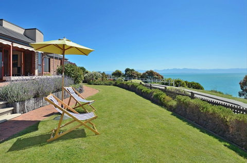 Cliff-top Holiday Home - Accommodation New Zealand 1