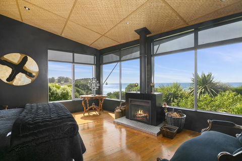 Cloud 9 Retreat - Karitane - Absolute Beachfront Holiday Home - Accommodation New Zealand 2