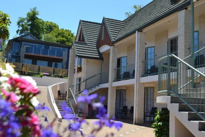 Colonial Lodge Motel