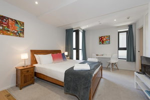Colourful Bright Studio Queens Resid Pool  Gym