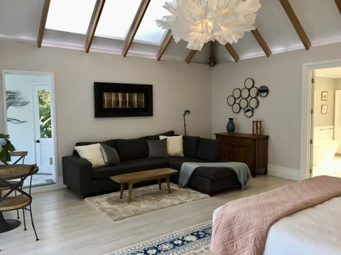 Columbus Suite At 144 On Jones - Accommodation New Zealand 0