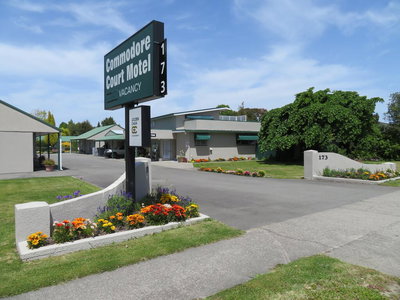 Commodore Court Motel
