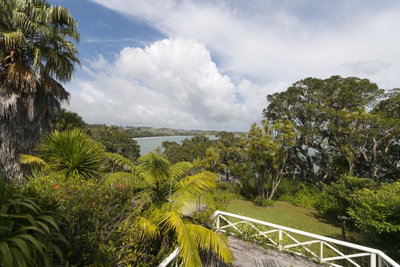 Coopers Beach Kiwi Bach - Beachfront Holiday Home
