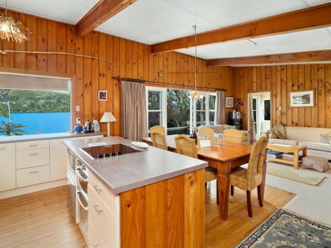 Cossey's Cottage - Okere Falls Holiday Home - Accommodation New Zealand 3