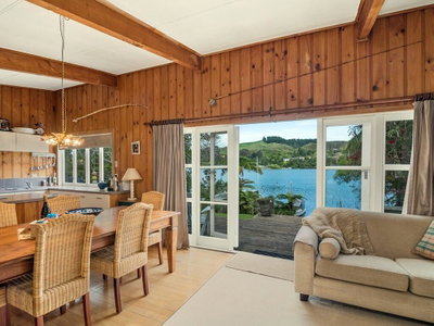 Cossey's Cottage - Okere Falls Holiday Home