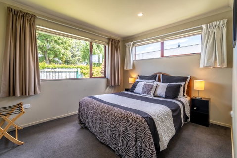 Cosy Contemporary Hideaway - Accommodation New Zealand 1