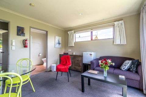 Cosy Contemporary Hideaway - Accommodation New Zealand 3