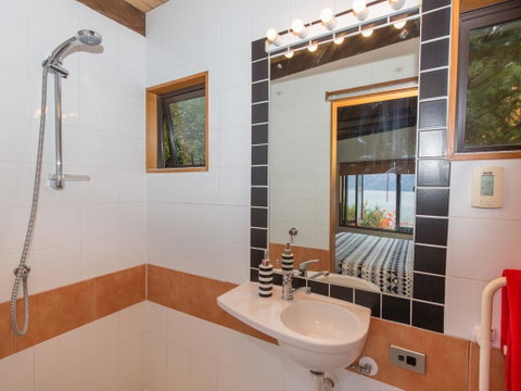 Crows Nest - Queenstown Holiday Home - Accommodation New Zealand 3