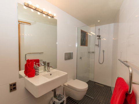 Crows Nest - Queenstown Holiday Home - Accommodation New Zealand 2