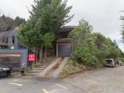 Crows Nest - Queenstown Holiday Home - Accommodation New Zealand 1