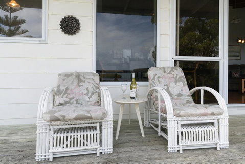 Dolphin View - Cable Bay Bach - Accommodation New Zealand 2