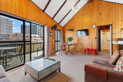 Downtown Mountview - Mt Maunganui Holiday Home - Accommodation New Zealand 0