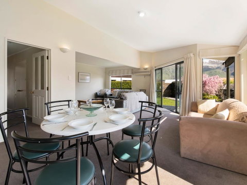 Downtown Wanaka - Wanaka Holiday Home - Accommodation New Zealand 1