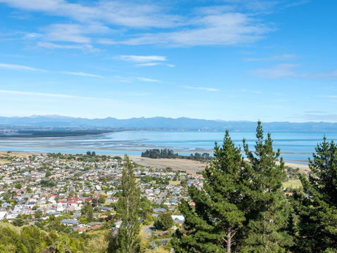 Eagles Nest Nelson - Nelson Holiday House - Accommodation New Zealand 3