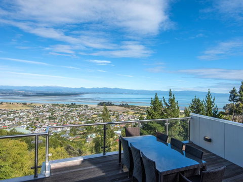 Eagles Nest Nelson - Nelson Holiday House - Accommodation New Zealand 2