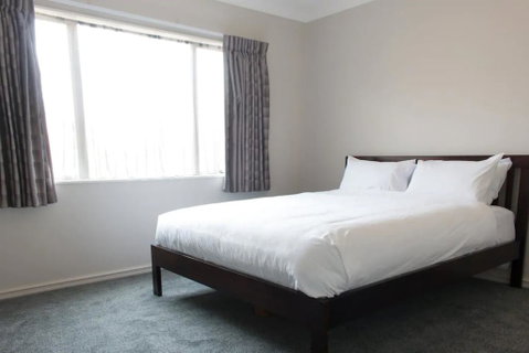 Elegant 6 Bedroom Home In East Auckland - Accommodation New Zealand 3
